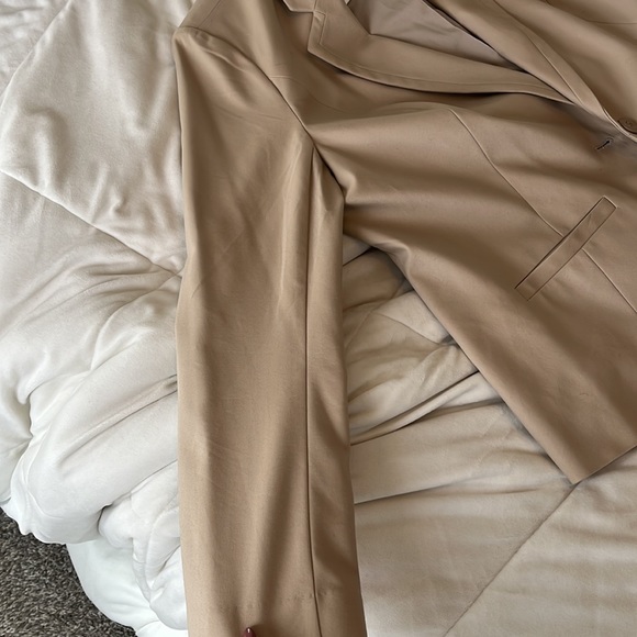 Thrifted Oversized Blazer - Picture 6 of 7